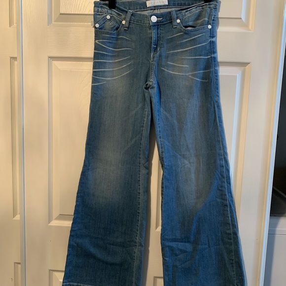 Rock & Republic Denim - Woman’s rock and republic flare/wide leg jeans